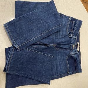 Levi’s 312 Shaping Slim Jeans.  NWOT Size 30, length is 34.